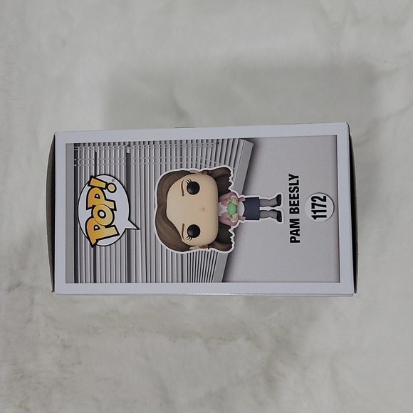 Funko POP! The Office Pam Beesly With Tea Pot #1172 - Picture 6 of 7